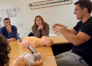Taller práctico de RCP (reanimación cardiopulmonar infantil) de La Habitación Saludable