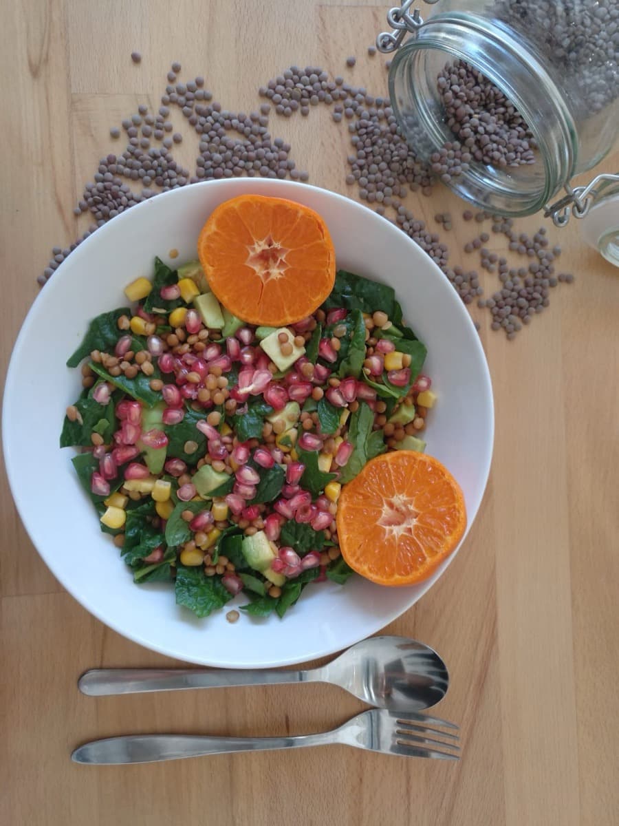 Foto de la receta Ensalada de espinacas,aguacate, maíz y lentejas