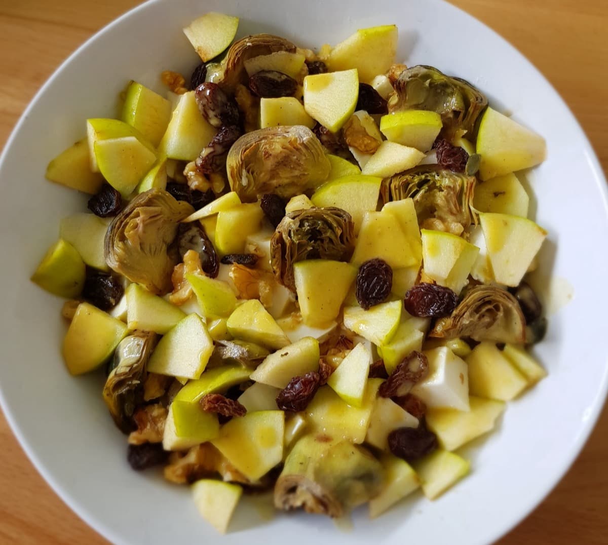 Foto de la receta Ensalada de queso freco, alcachofa y manzana
