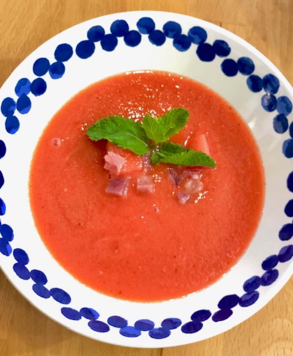 Foto de la receta Gazpacho de sandía con jamón y menta