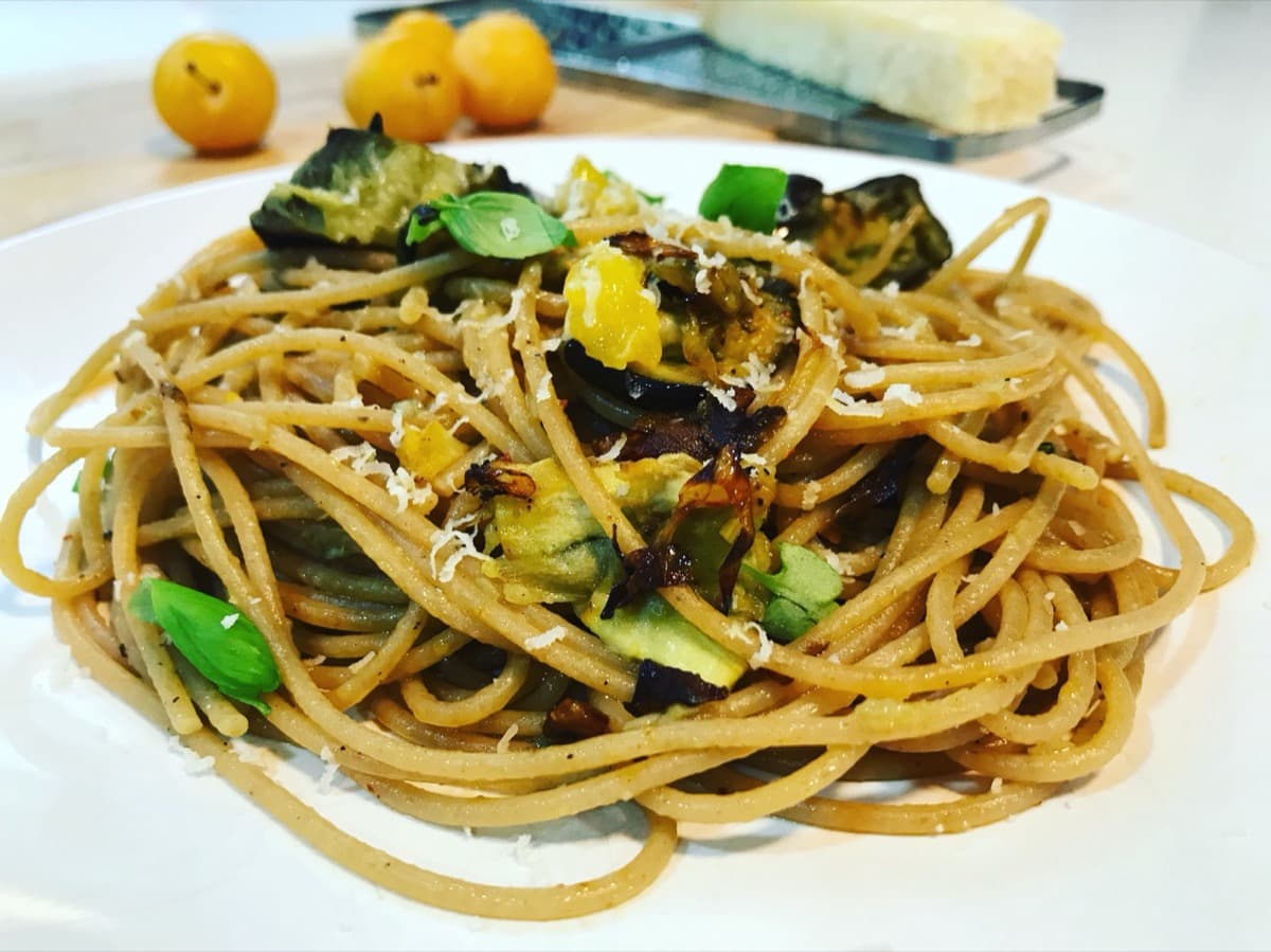 Foto de la receta Pasta con berenjena y ciruela