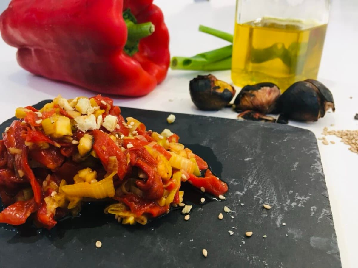 Foto de la receta Pimientos asados con cebolleta y castaña