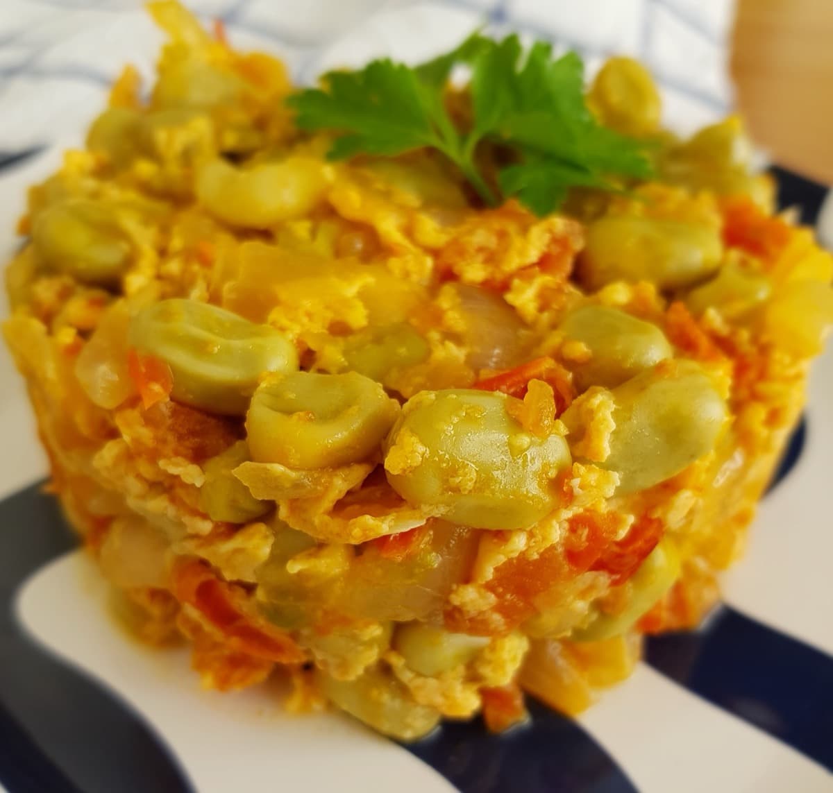 Foto de la receta Revuelto de habas con tomate seco