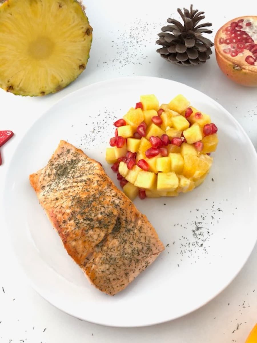 Foto de la receta Salmón al eneldo con tartar de frutas