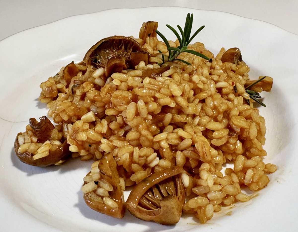 Foto de la receta Arroz con níscalos y pimiento choricero