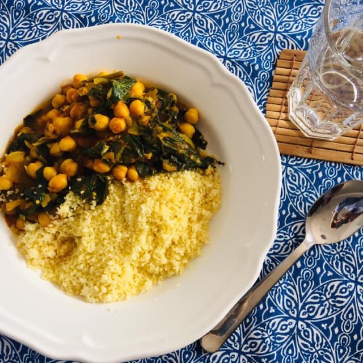 Foto de la receta Garbanzos con curry, espinacas y cuscús