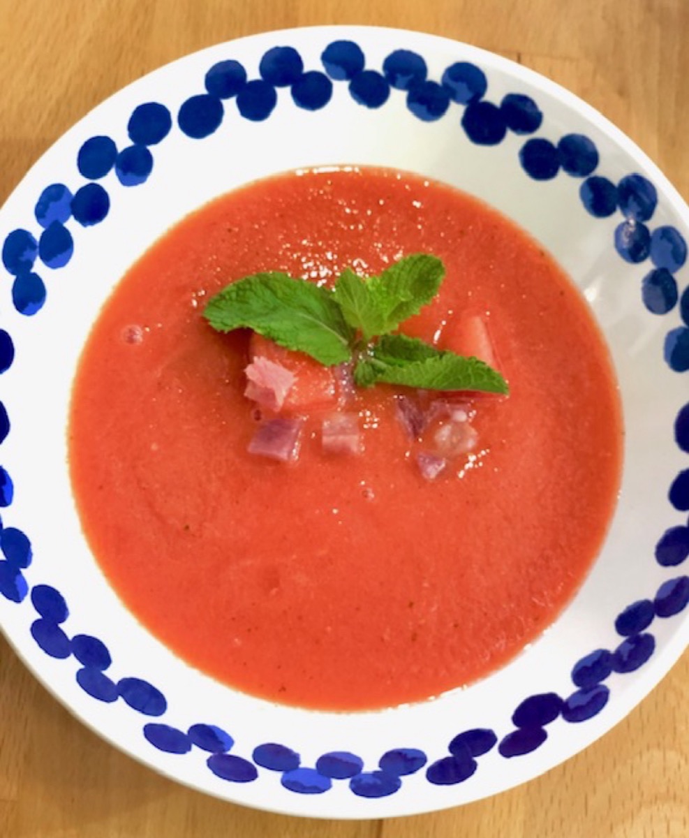 Foto de la receta Gazpacho de sandía con jamón y menta