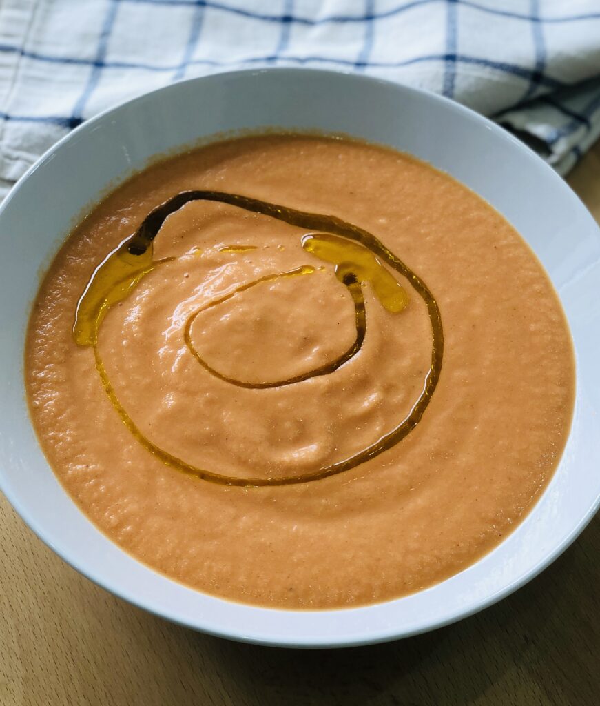 Salmorejo con manzana