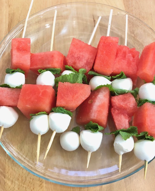 Brochetas de sandía y mozzarella