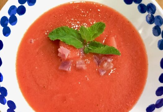 Gazpacho de sandia con jamón y menta