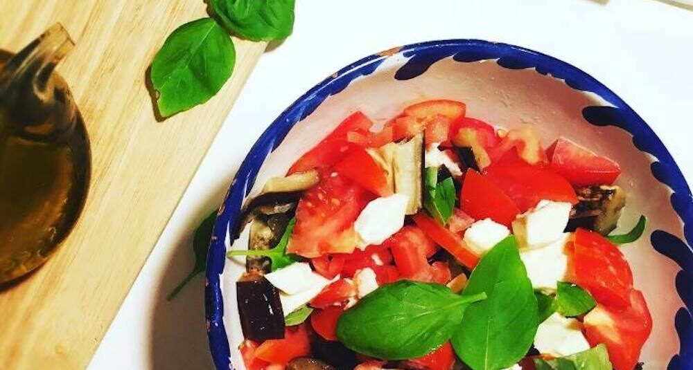 ensalada de tomate y berenjena asada